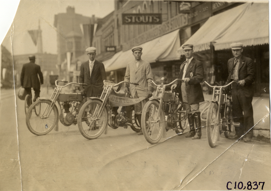 Motorcyclists, 1909 Indianapolis motorcycle races