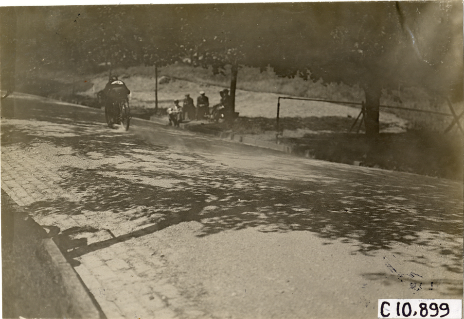 Motorcyclist, 1909 New York Motorcycle Club spring run