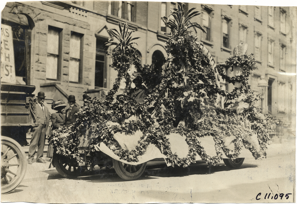 Goodrich tires float, 1909 New York automobile carnival