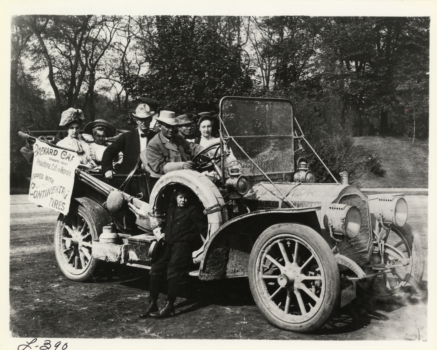 J.M. Murdock family in 1908 Packard automobile