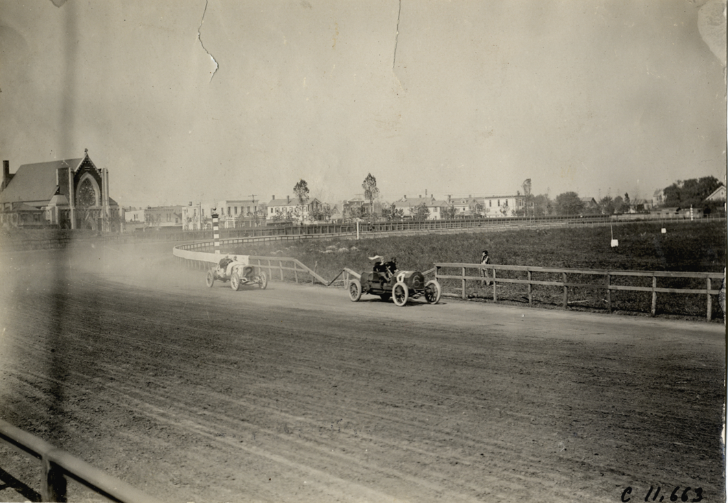 Simplex and Lozier racecars, 1908 Brighton Beach races