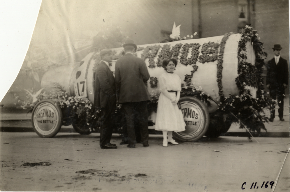 Thermos float, 1909 New York automobile carnival