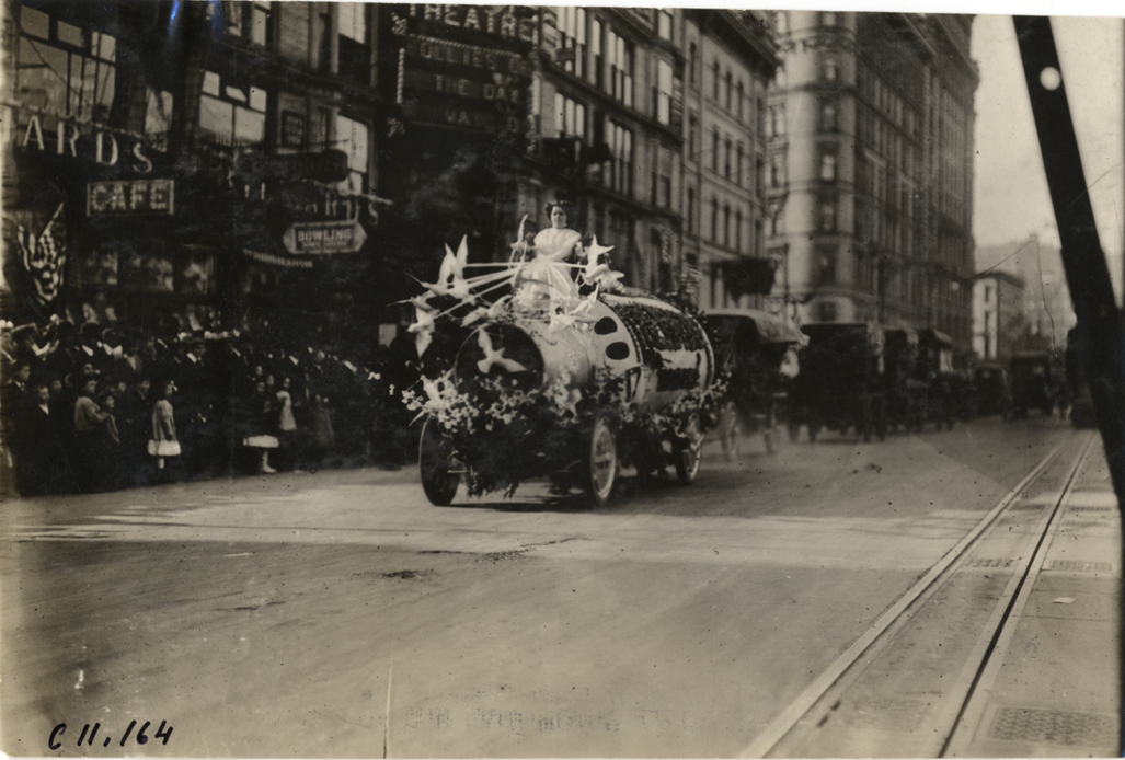Thermos float, 1909 New York automobile carnival