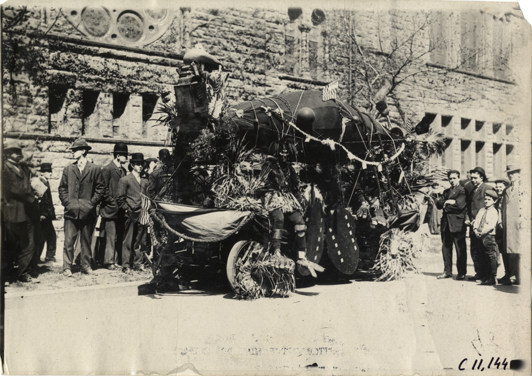 Desbron float, 1909 New York automobile carnival
