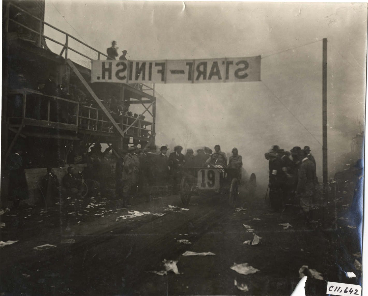 Hugh N. Harding in Isotta-Fraschini racecar, 1908 Briarcliff Trophy Race