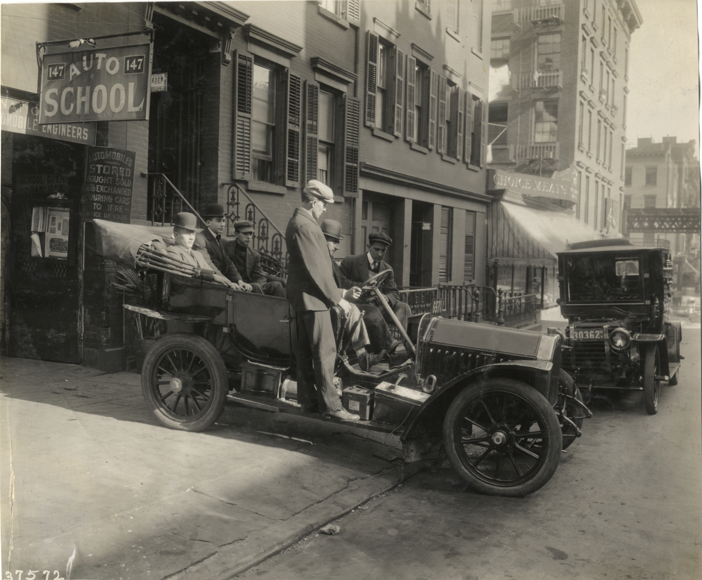 Men with 1909 Peerless automobile