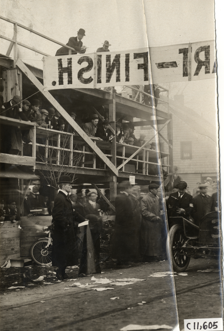 Herbert Lytle in Apperson racecar, 1908 Briarcliff Trophy Race