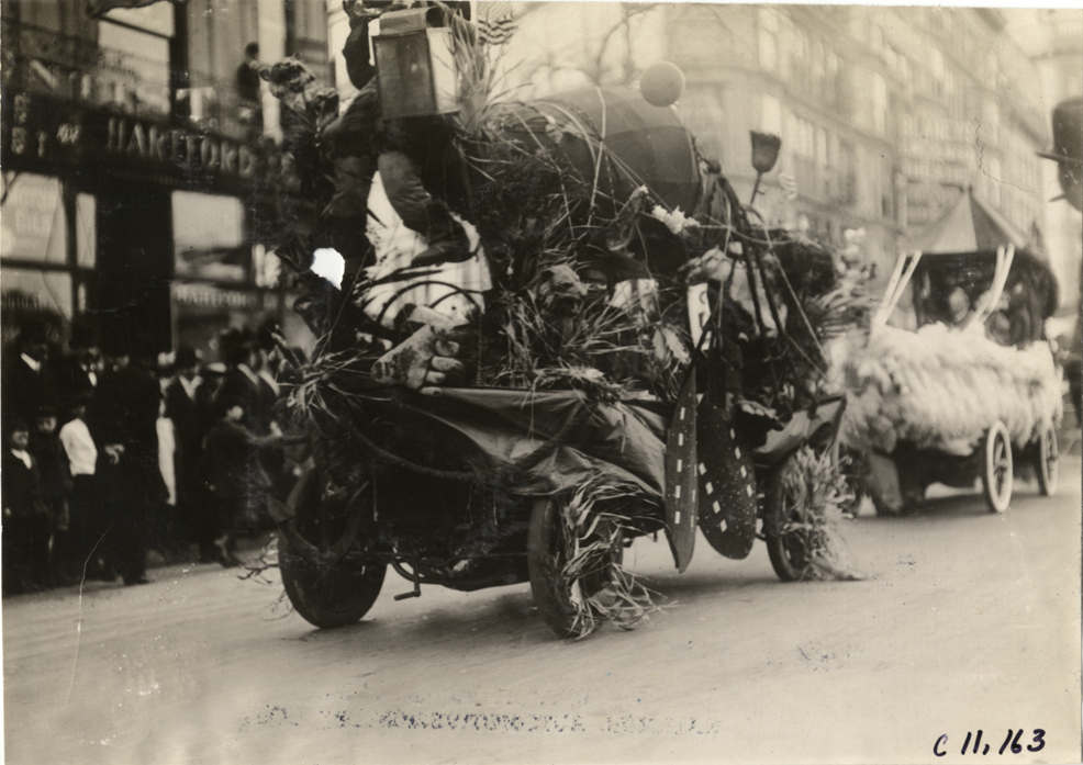 Desbron float, 1909 New York automobile carnival