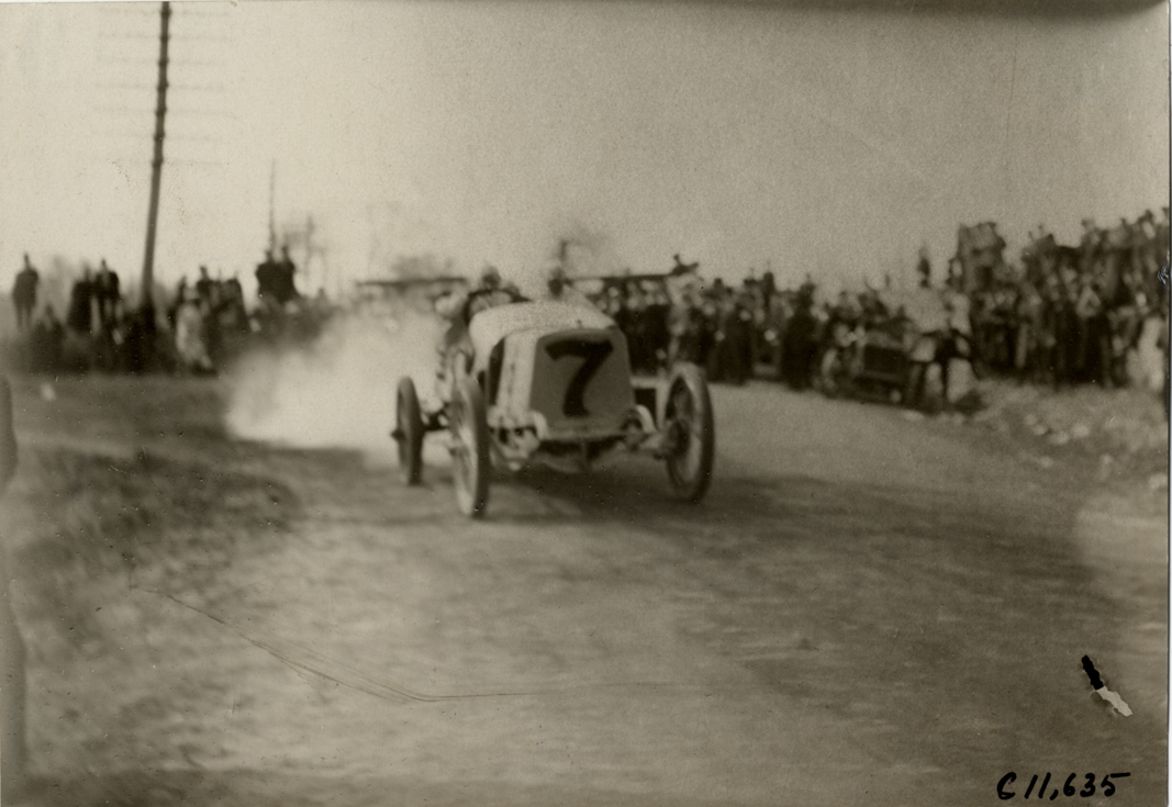 Harry Michener in Lozier racecar, 1908 Briarcliff Trophy Race
