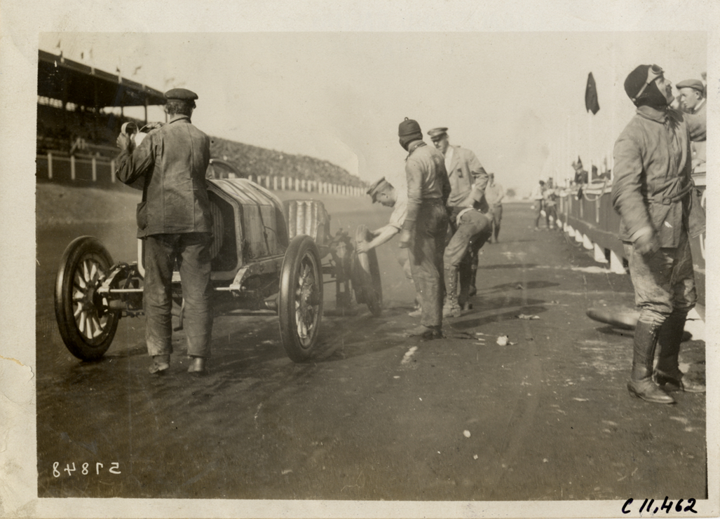 Pit crew working on racecar, Atlanta Speedway