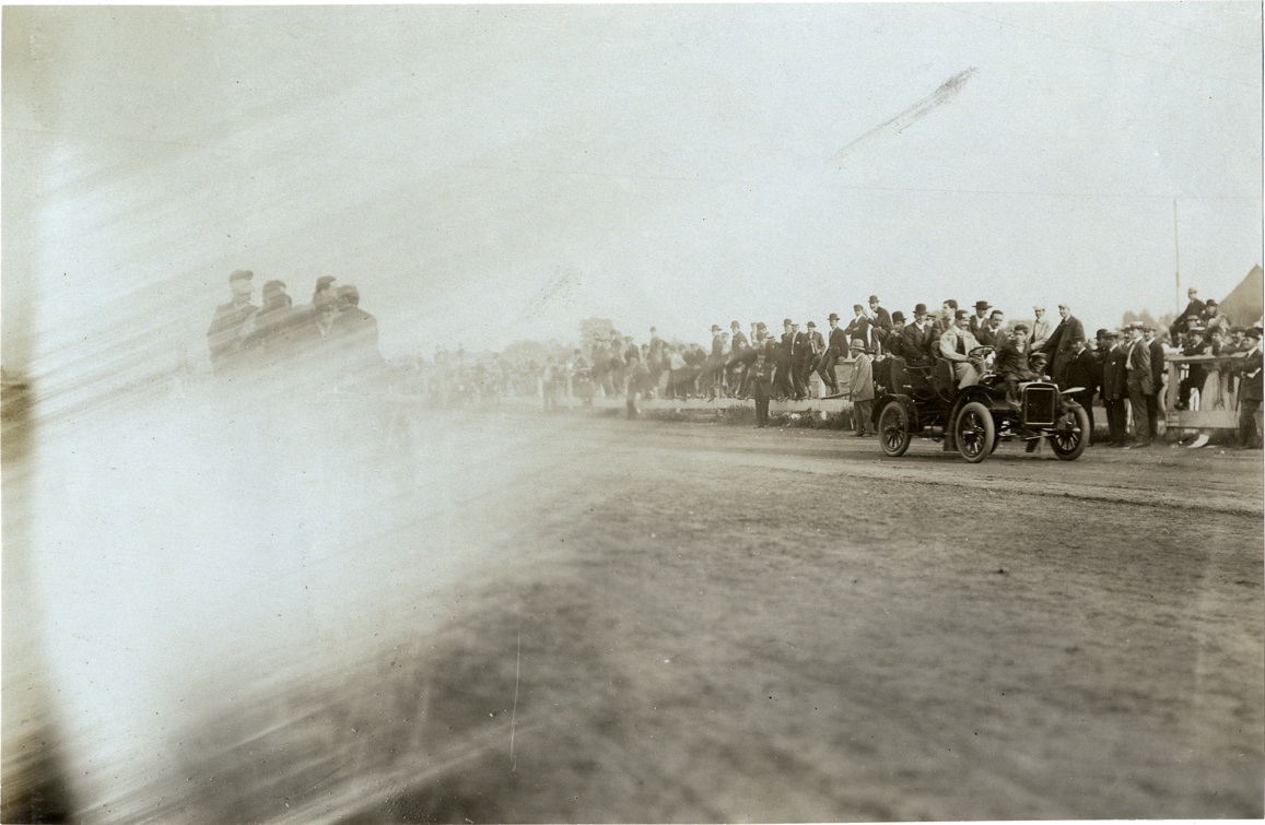 Two automobiles in contest, 1906 Empire City races