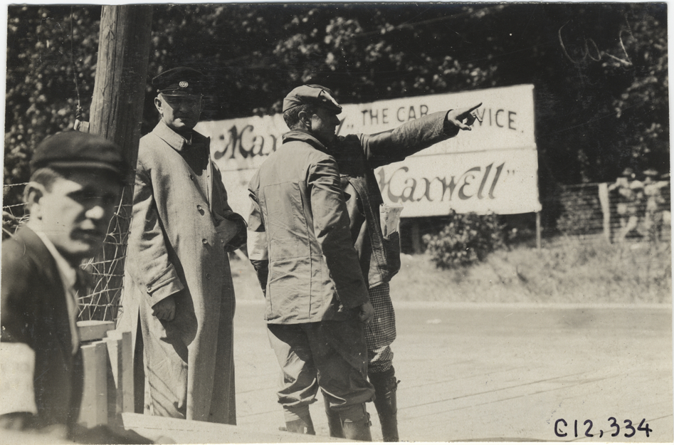 Men at 1909 Crown Point races
