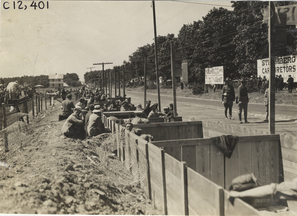 Pit crews, 1909 Crown Point races