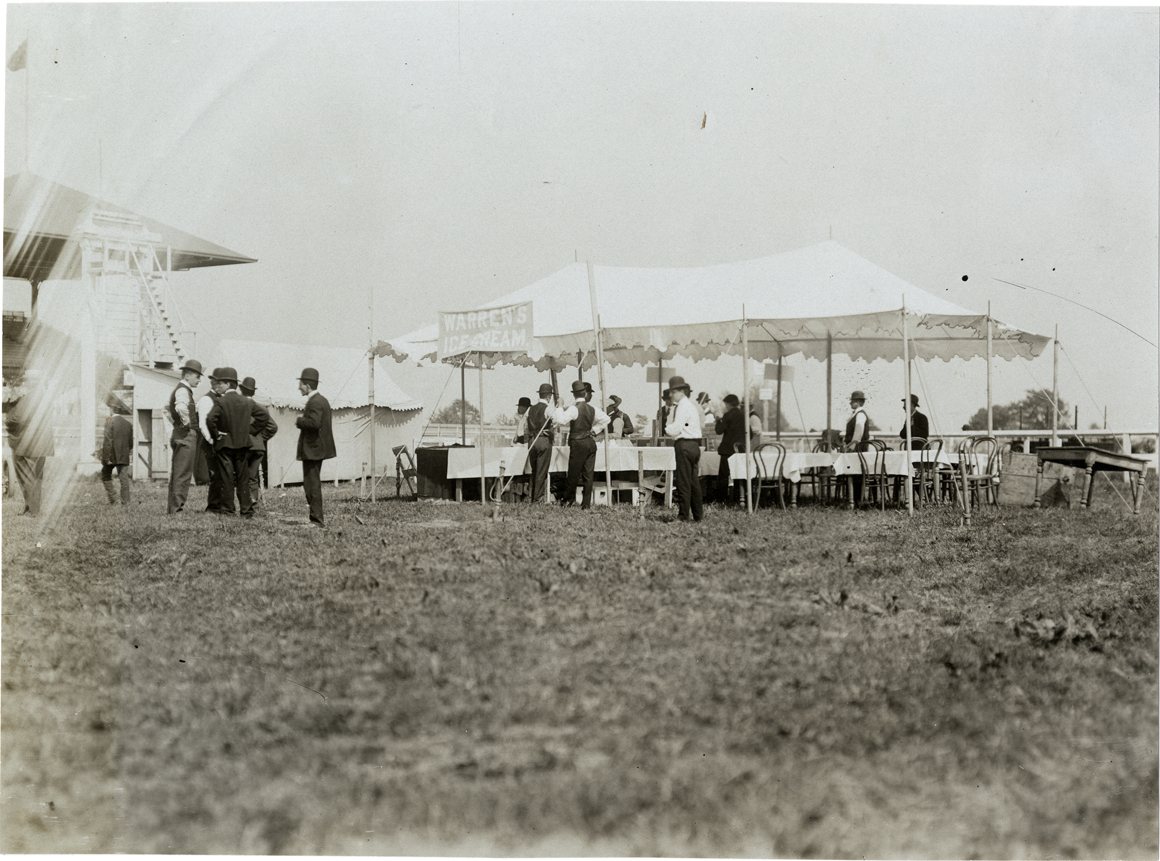 Outdoor ice cream parlor, 1906 Empire City races