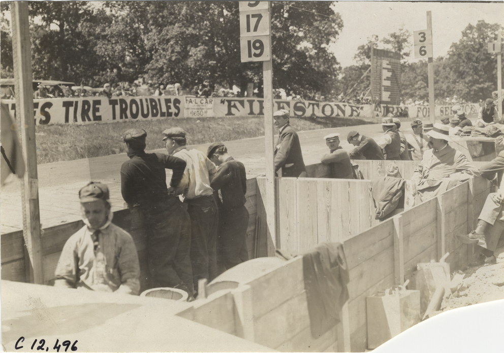 Pit crews, 1909 Crown Point races
