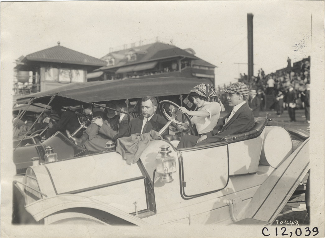 Spectators, 1911 Brighton Beach races