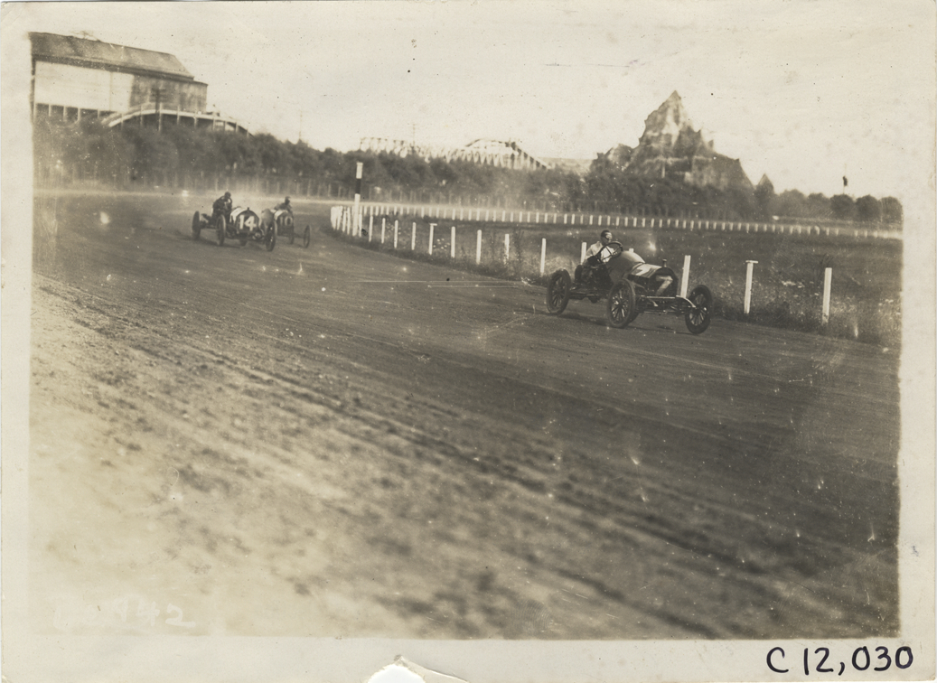 Automobile race, 1910 Brighton Beach races