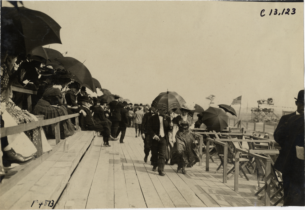 Spectators in stands, 1908 Grand Prize races