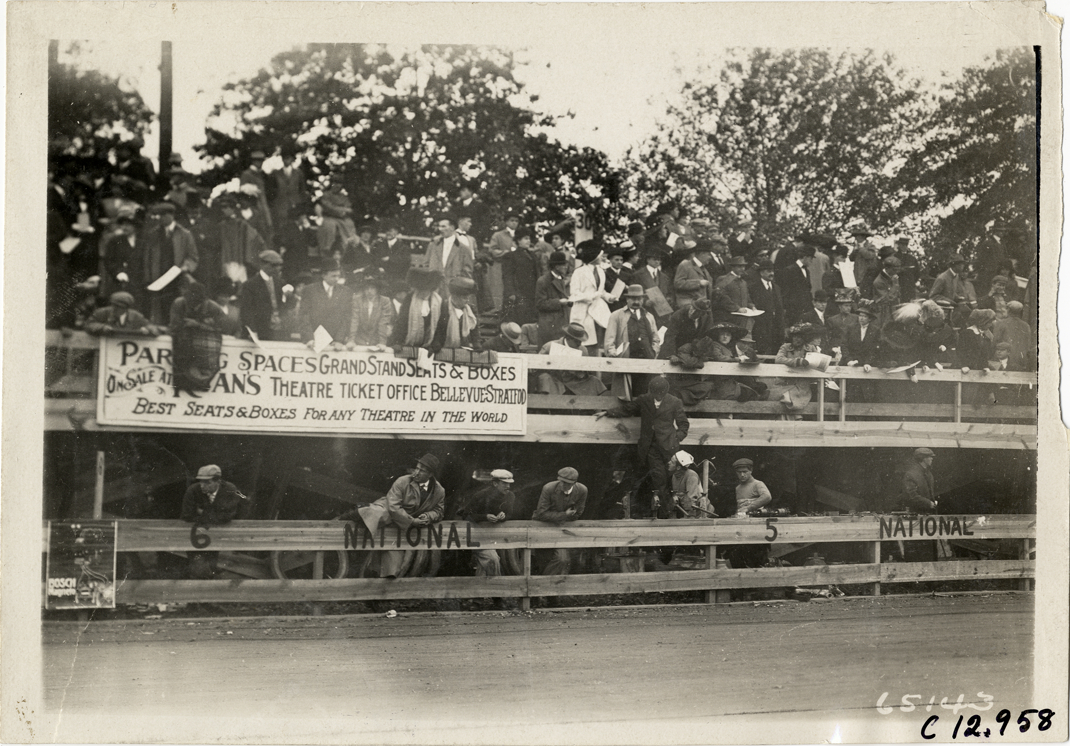 Pit crew and spectators, 1910 Fairmount Park races