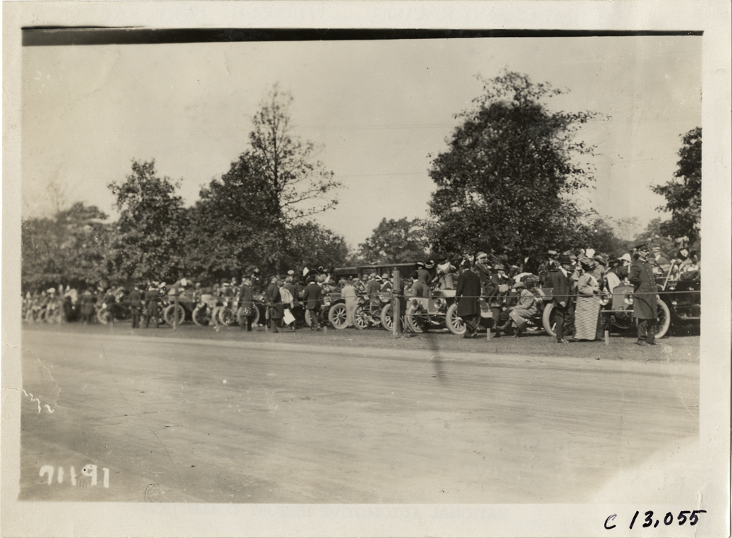Spectators and automobiles on roadside, 1911 Fairmount Park races