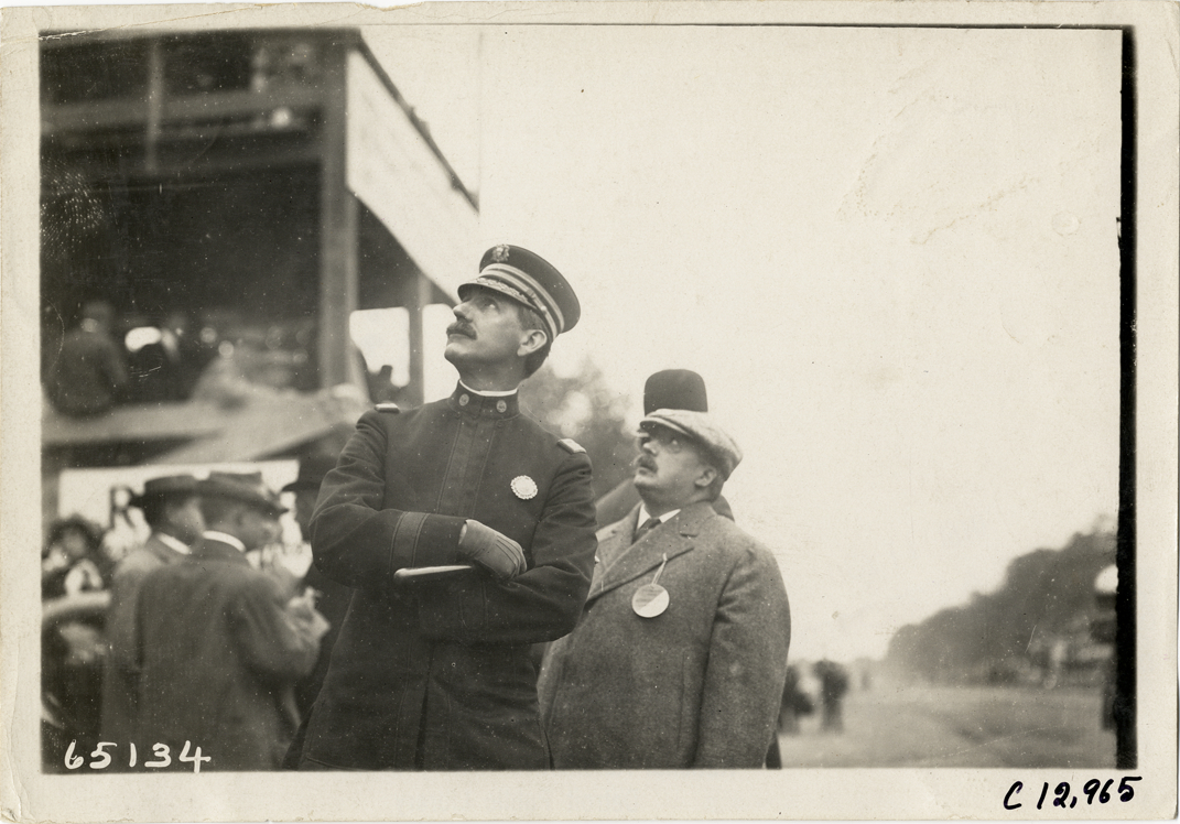 Racing official and police officer, 1910 Fairmount Park races