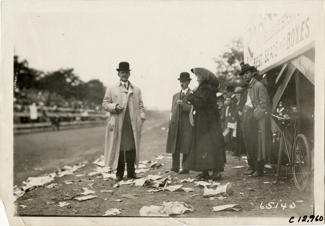 Spectators, 1910 Fairmount Park races