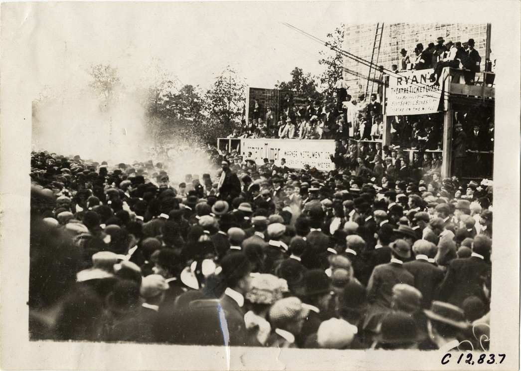 Crowd at 1909 Fairmount Park races