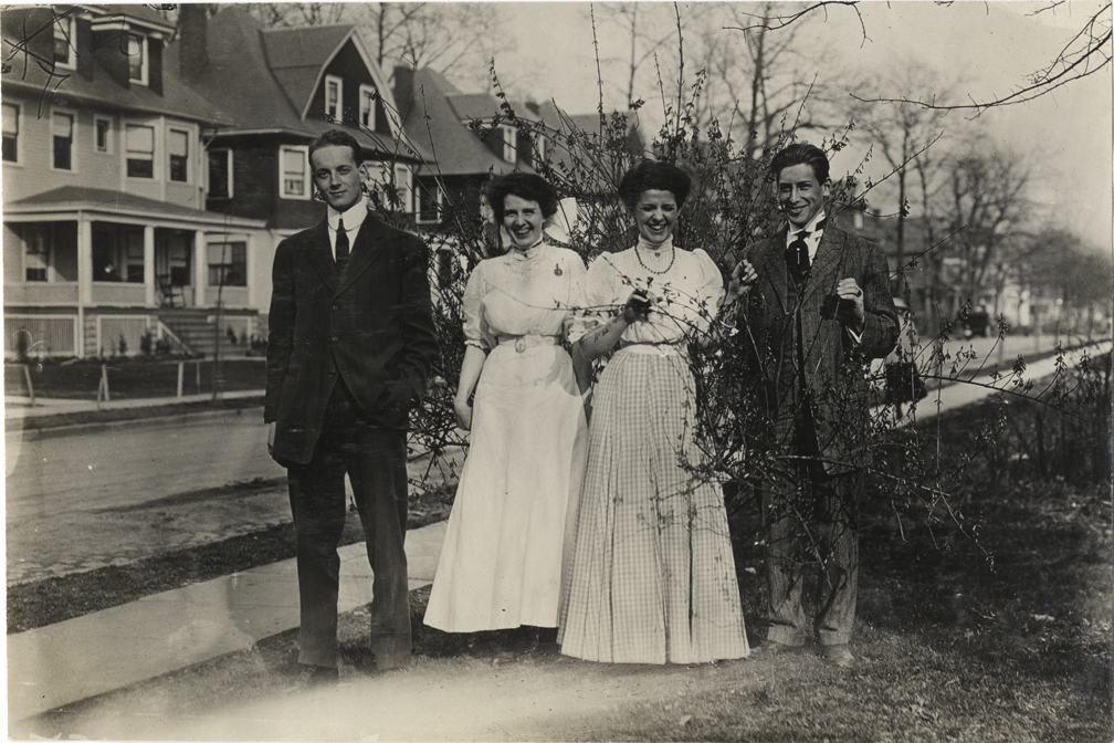 Two couples, 1908 Grand Prize races