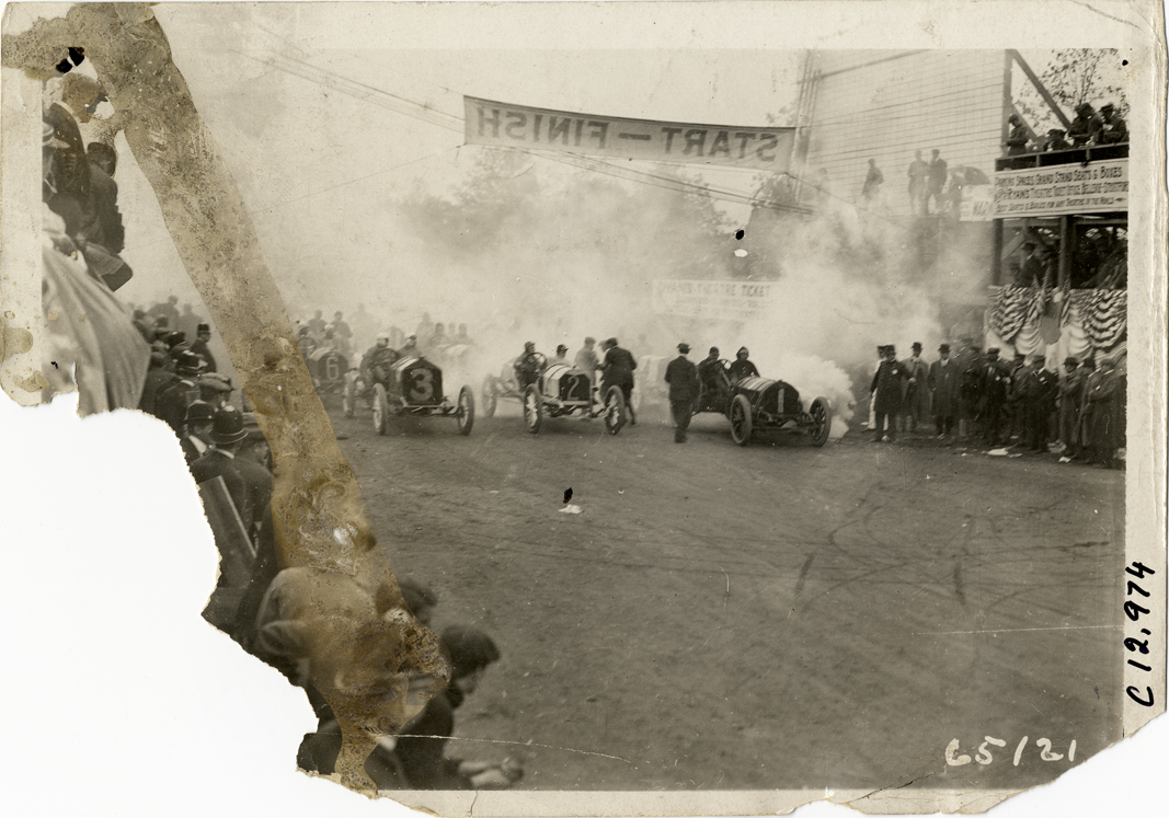 Racecars waiting at starting line, 1910 Fairmount Park races