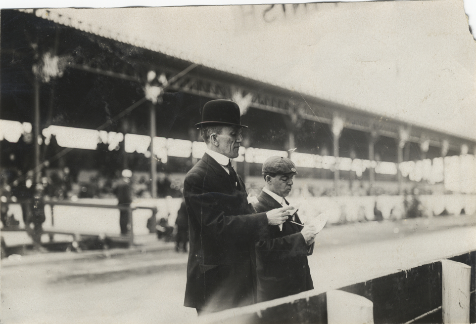 Peter Prunty and official, 1908 Long Island Sweepstakes
