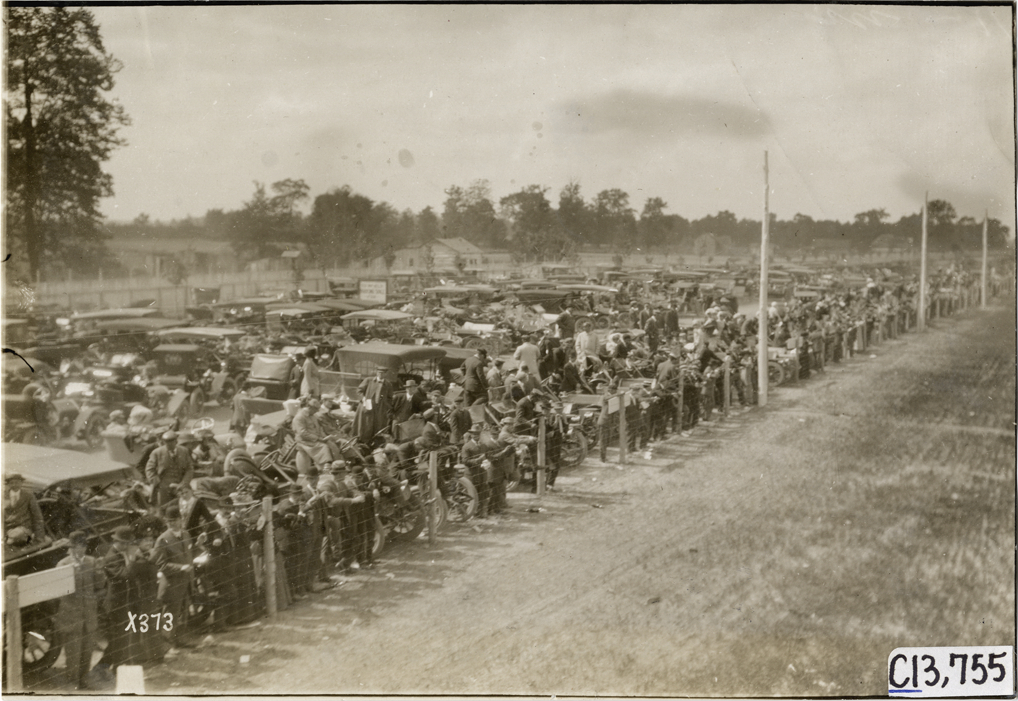 Spectators, 1910 Indianapolis races