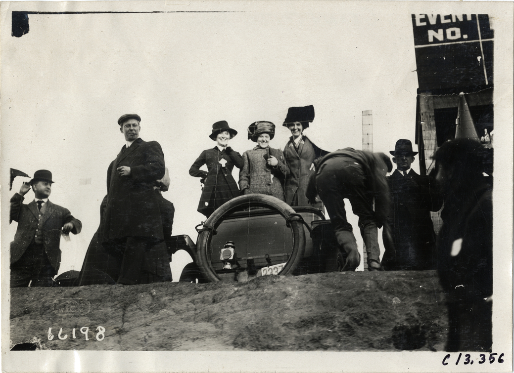 Women watching automobile race, 1910 Grand Prize races