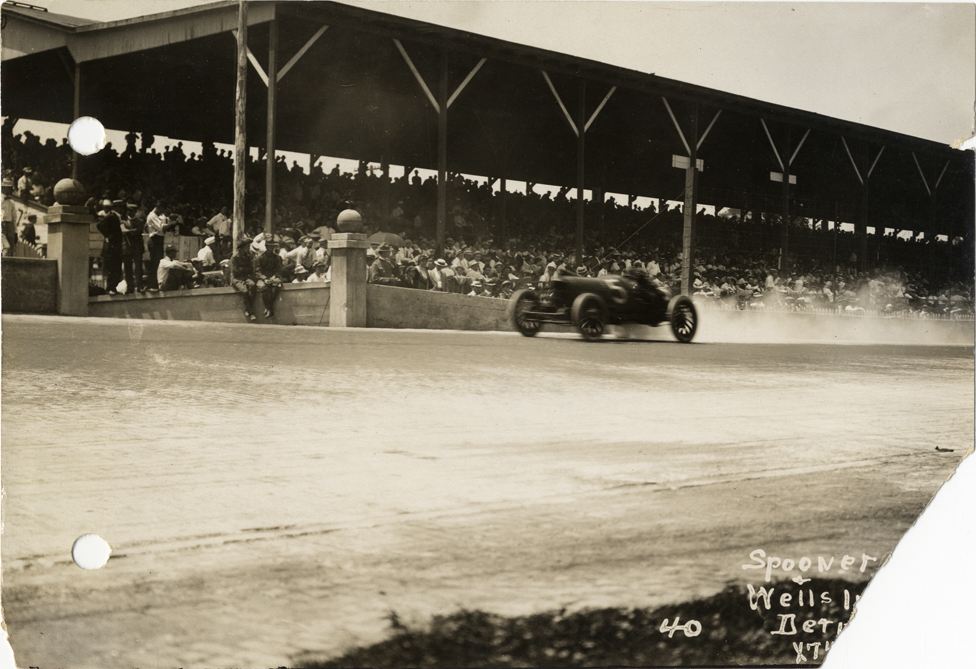 Driver and passenger in Mason racecar, 1913 Indianapolis 500 automobile race