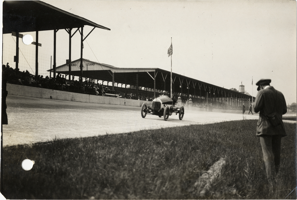 Theodore Pilette in Mercedes racecar, 1913 Indianapolis 500 automobile race