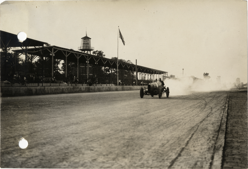 Sunbeam racecar passing grandstand, 1913 Indianapolis 500 automobile race
