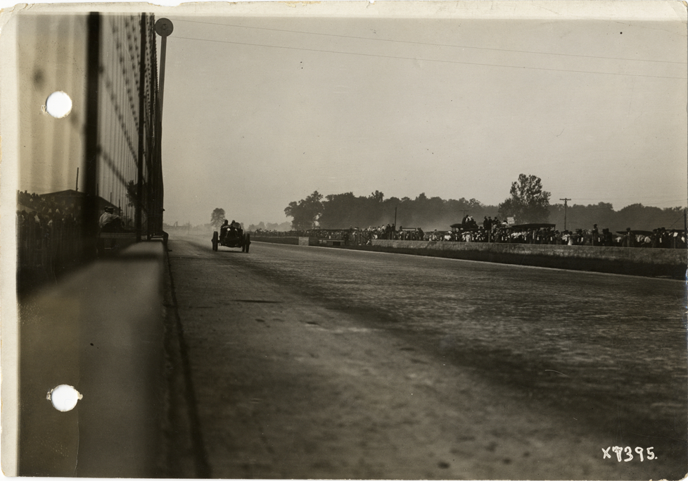 Bob Burman in Keeton racecar, 1913 Indianapolis 500 automobile race