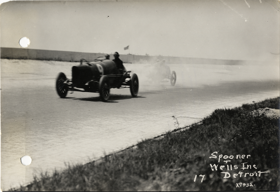 Driver and passenger in Sunbeam racecar, 1913 Indianapolis 500 automobile race