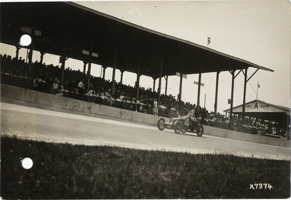 Bob Burman in Keeton racecar, 1913 Indianapolis 500 automobile race