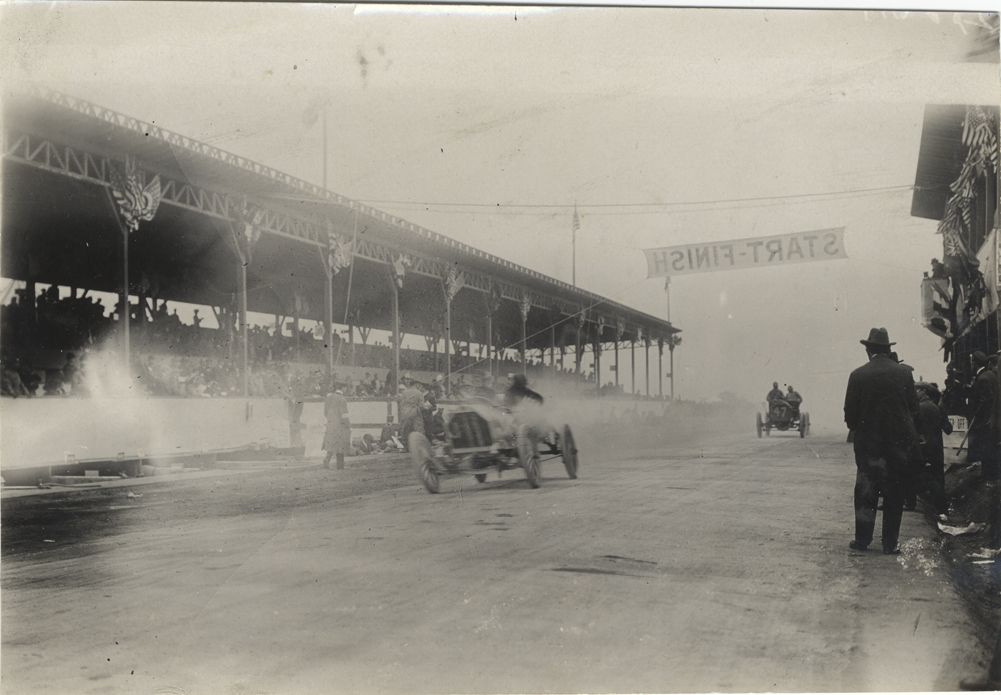 Driver and passenger in racecar, 1908 Long Island Sweepstakes