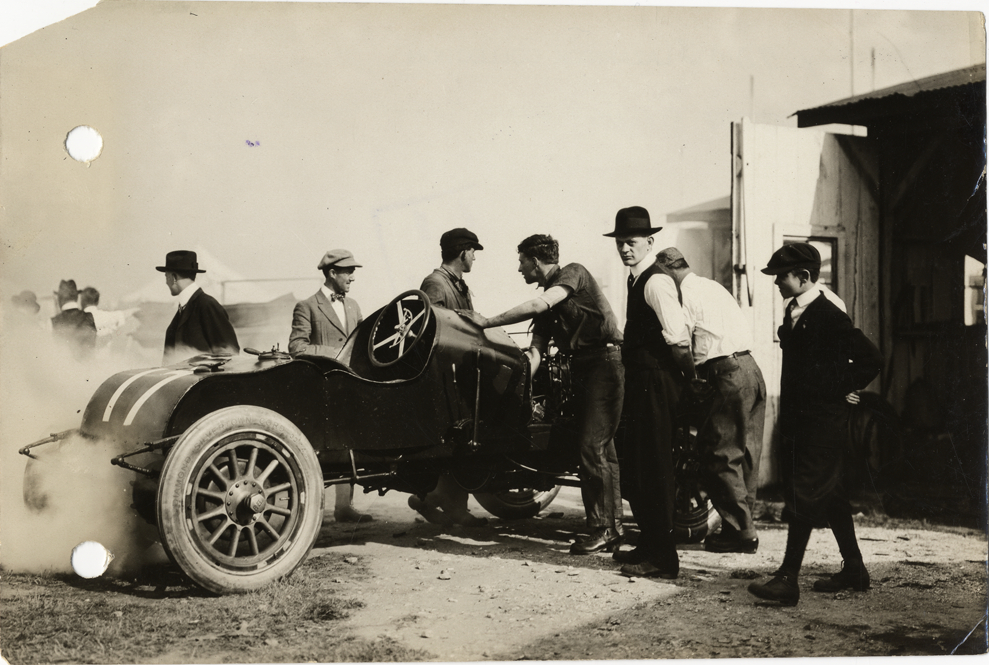 Billy Liesaw and crew moving Anel racecar, 1913 Indianapolis 500 automobile race
