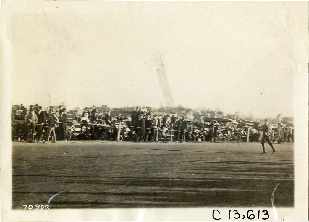 Spectators on roadside, 1911 Guttenberg races