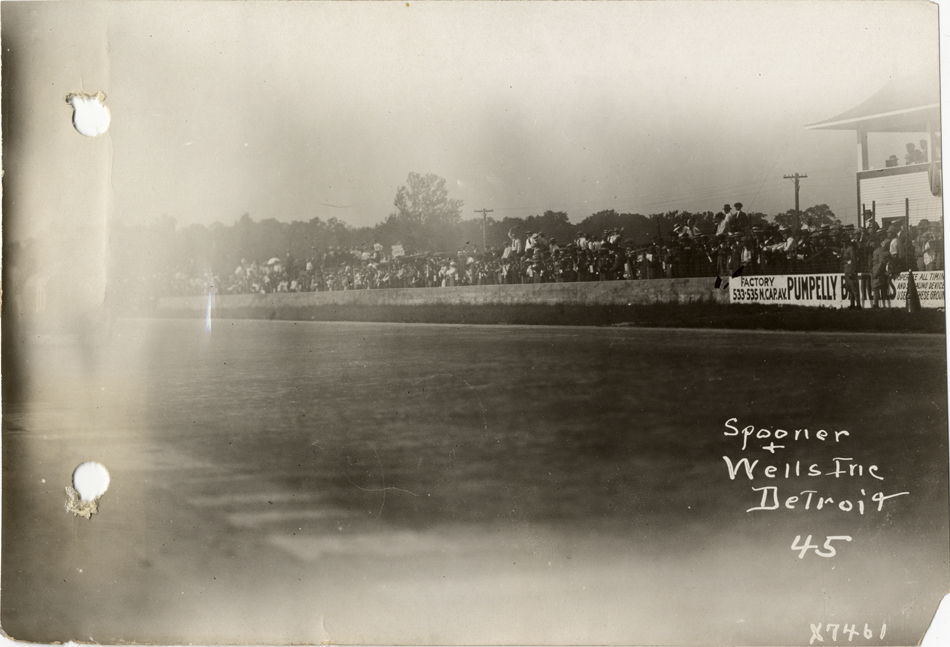 Spectators, 1913 Indianapolis 500 automobile race
