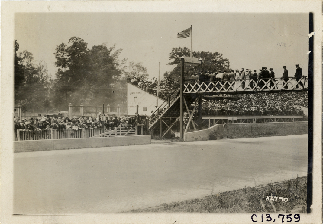 Pedestrian bridge, 1911 Indianapolis 500 automobile race