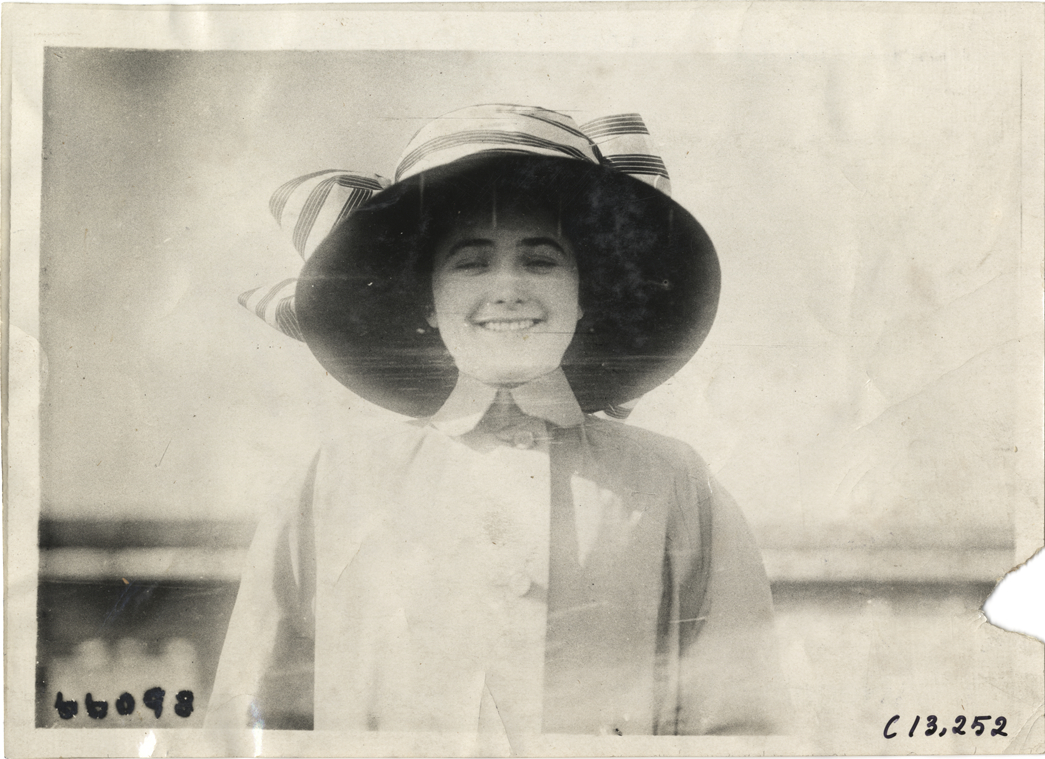 Woman at racetrack, 1910 Grand Prize races