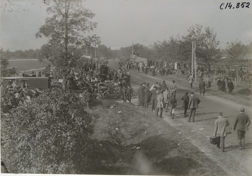 Spectators, 1904 Vanderbilt Cup races