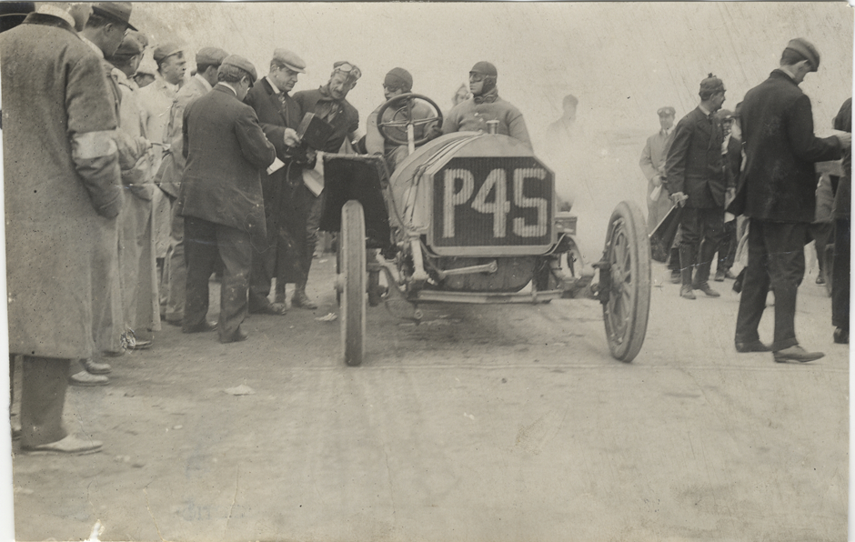 Driver and passenger in racecar, 1908 Long Island Sweepstakes