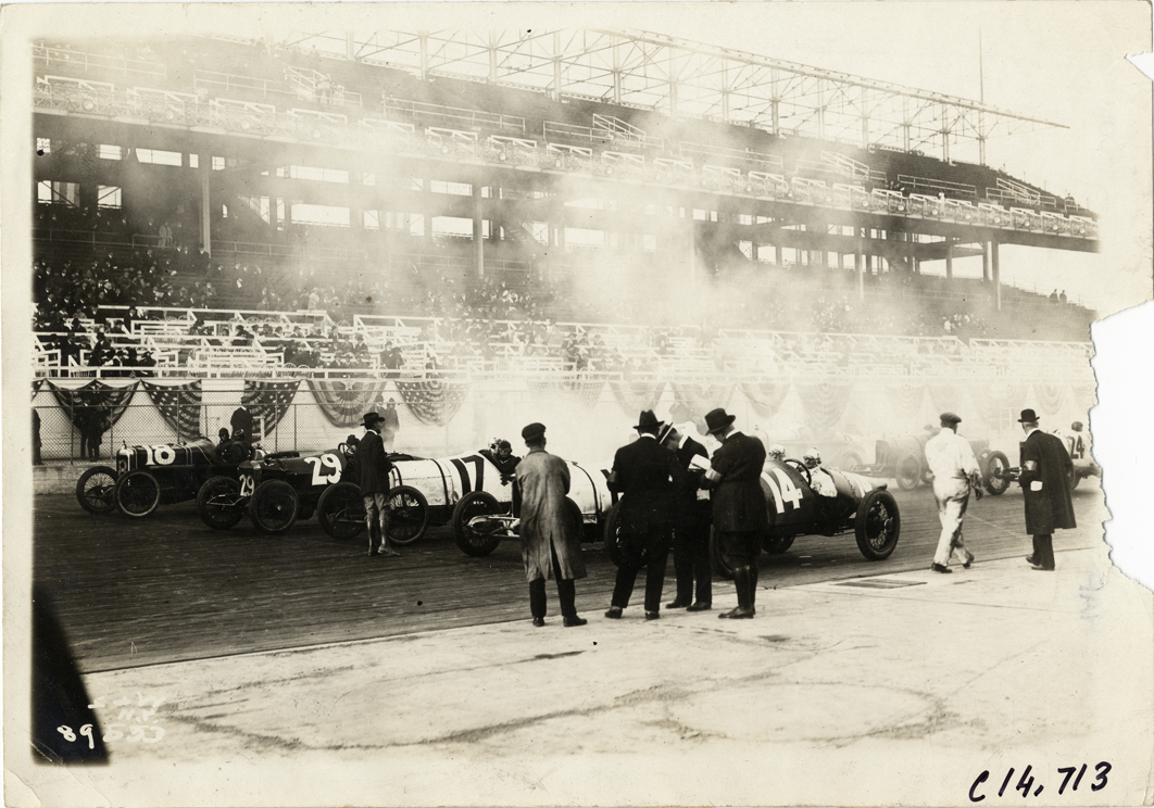 Racecars at starting line, 1915 Sheepshead Bay races