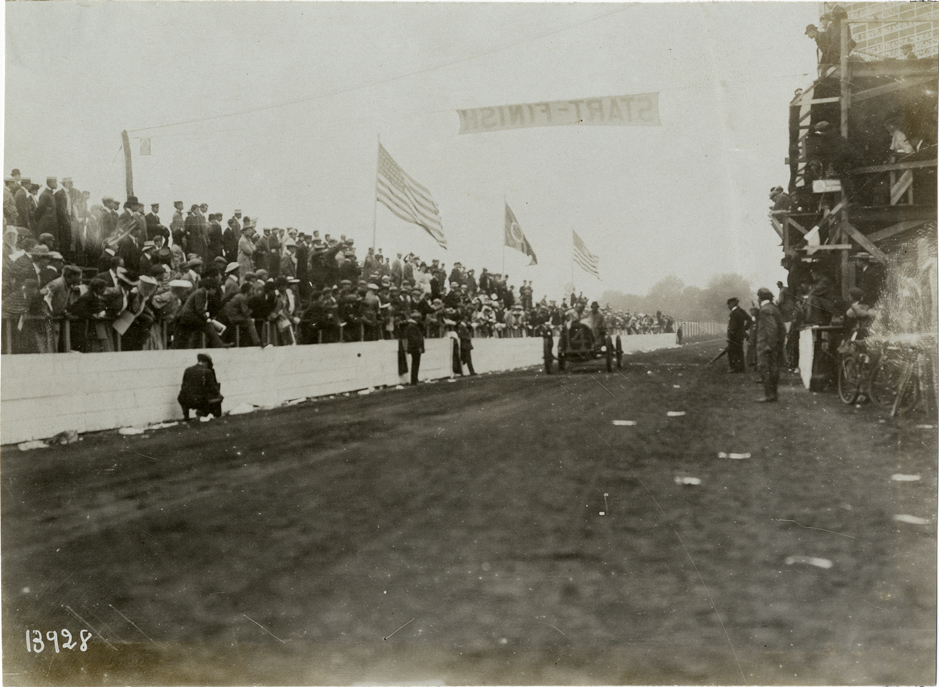 Racecar at starting line, 1906 Vanderbilt Cup races