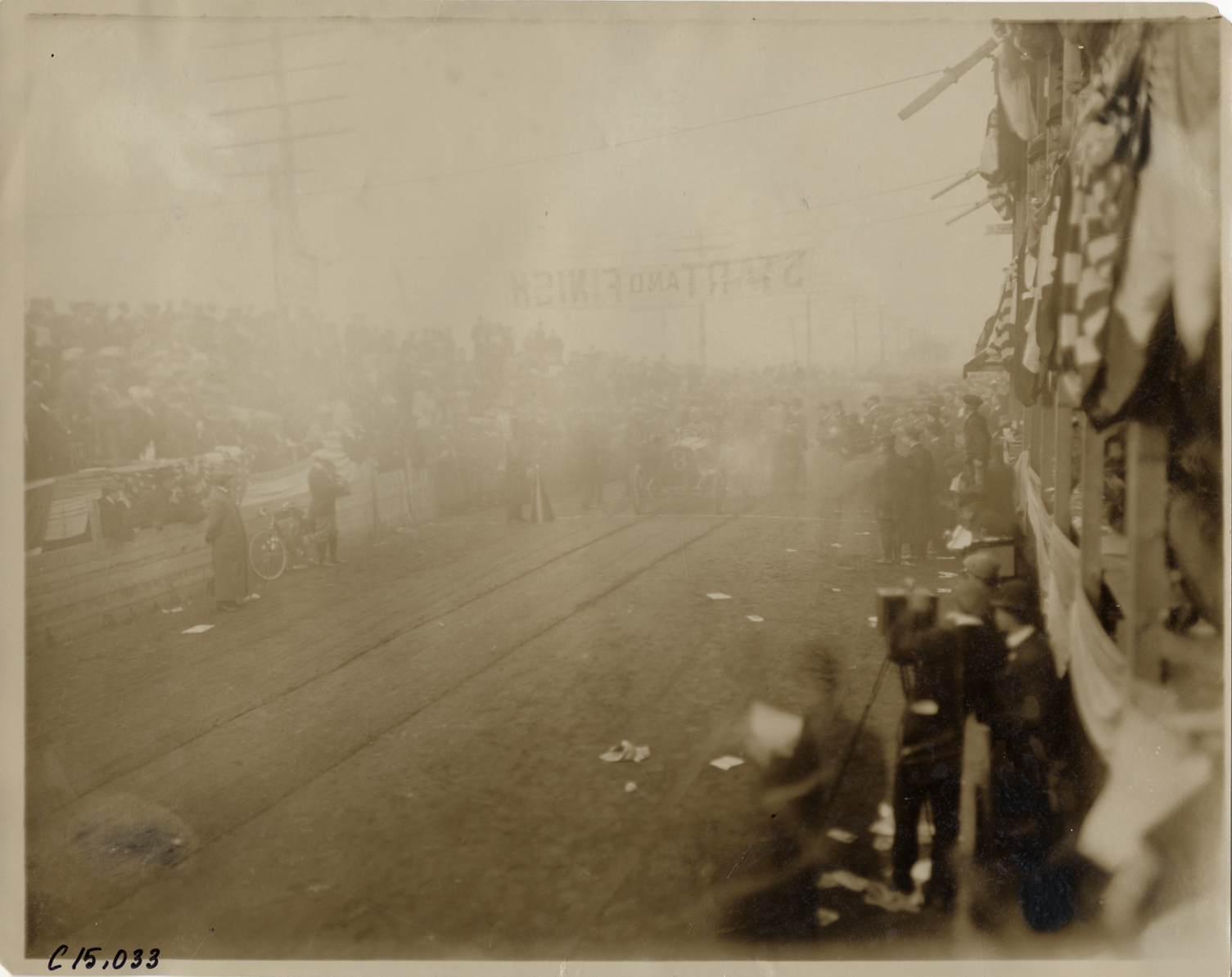 Bert Dingley in Pope-Toledo racecar at starting line, 1905 Vanderbilt Cup races