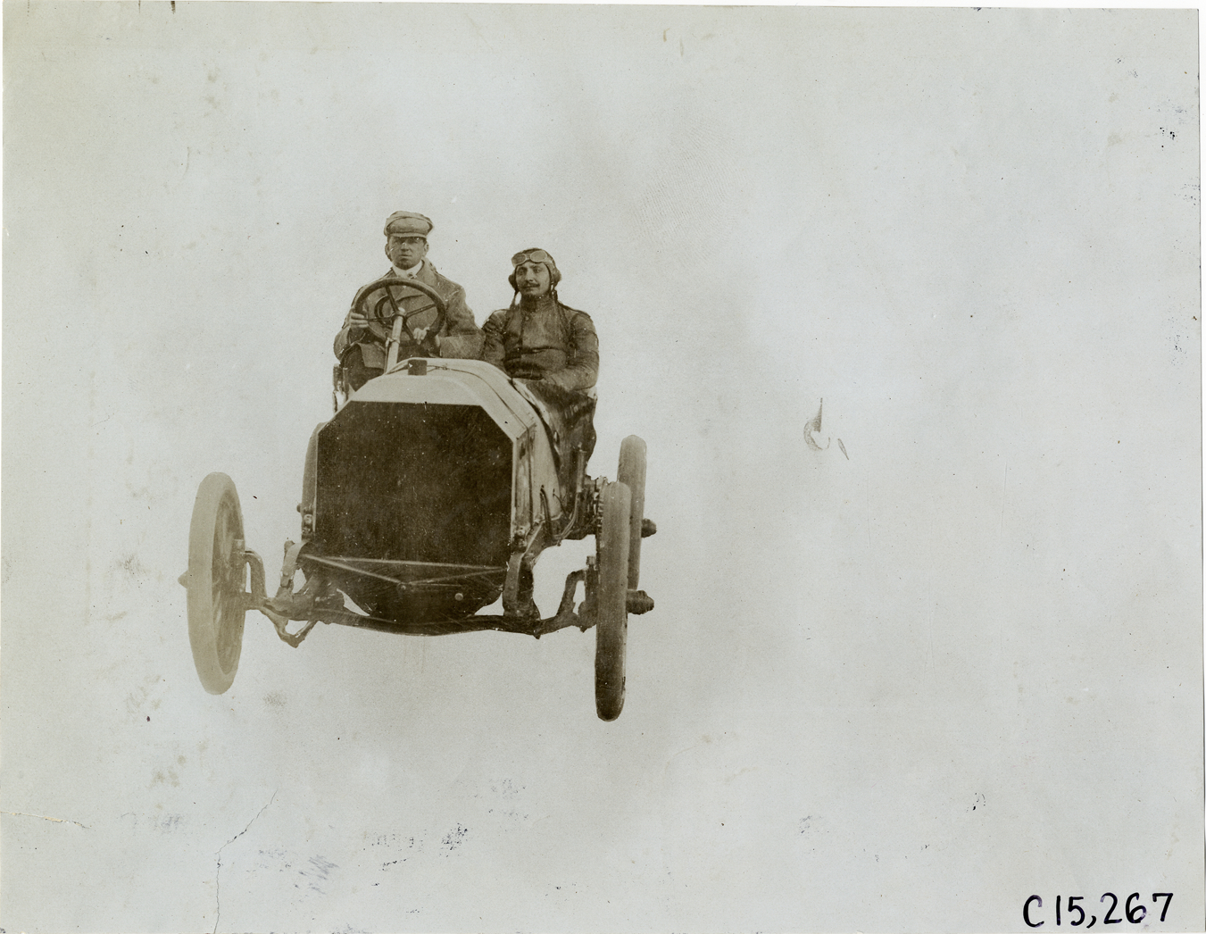 Alito Weilschott and passenger in Fiat racecar, 1906 Vanderbilt Cup races